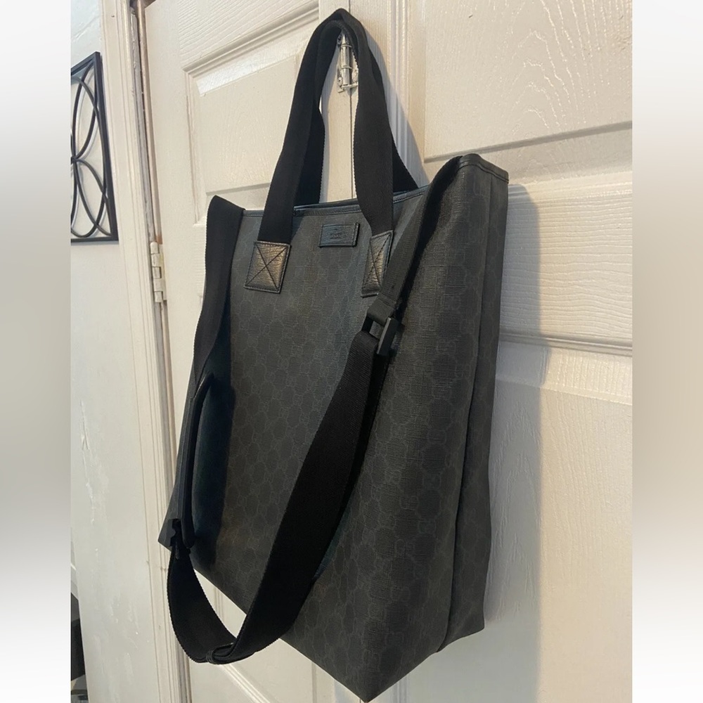 Gucci Supreme Canvas Zip Top 2-Way Tote. Black and grey with black leather.